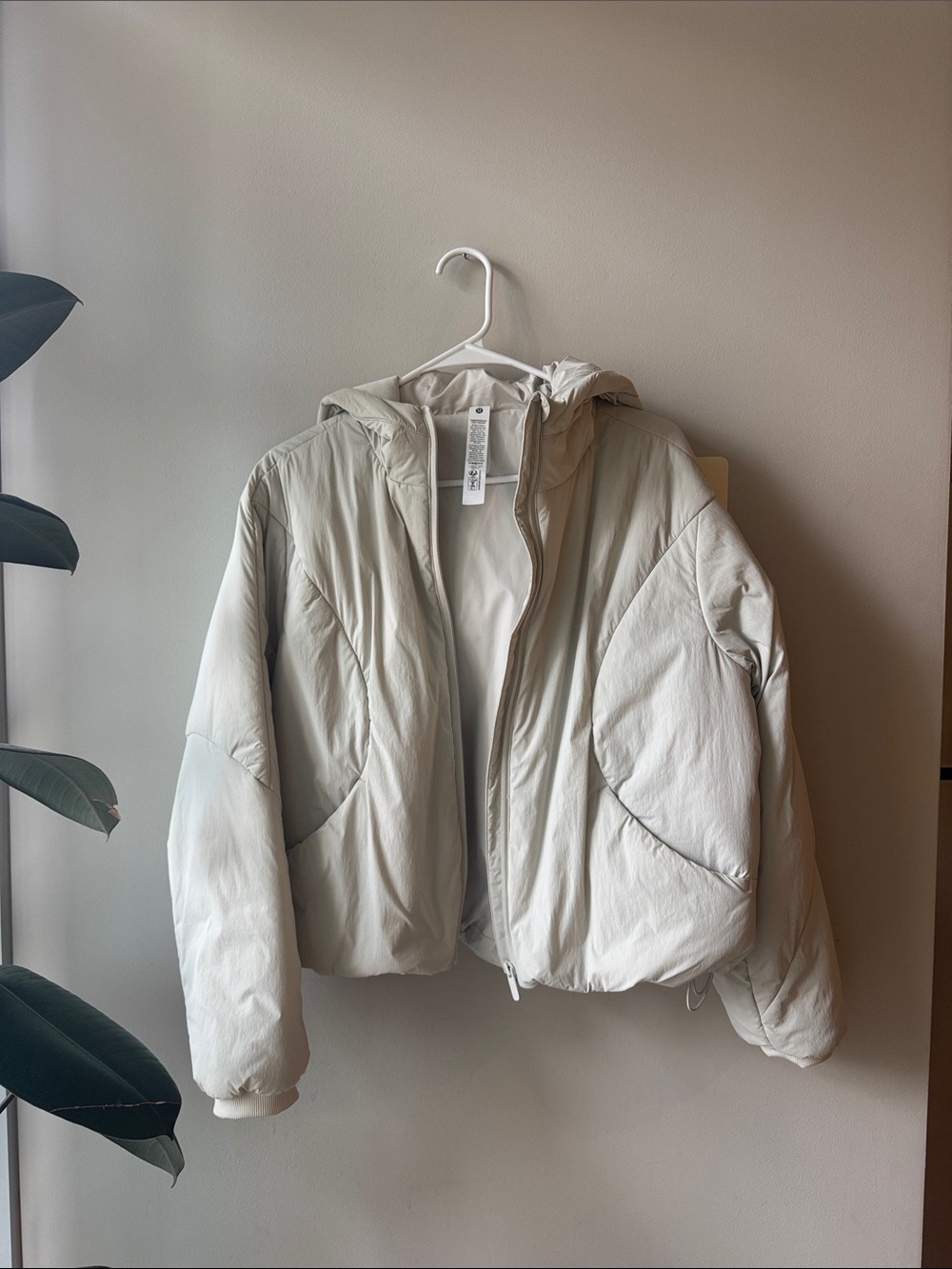 Lululemon Water Resistant Insulated Light Cream Hooded Puffer Jacket - Women